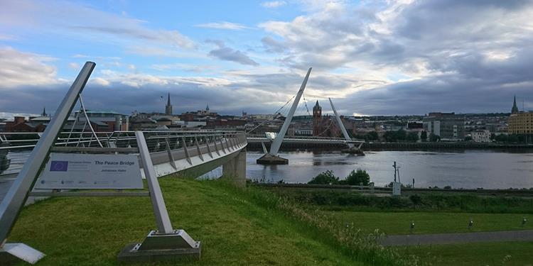 Puente de la Paz en Derry