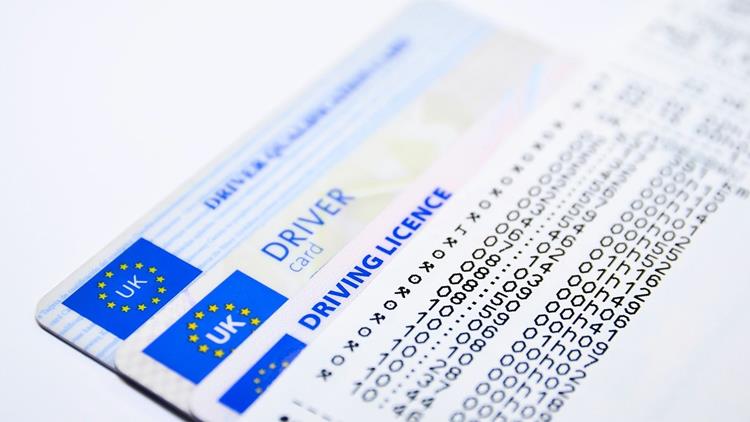 Convalidar y sacarse el carnet de conducir en UK