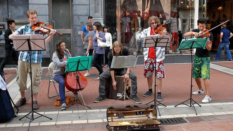 Músicos callejeros en Dublín (Grafton St)