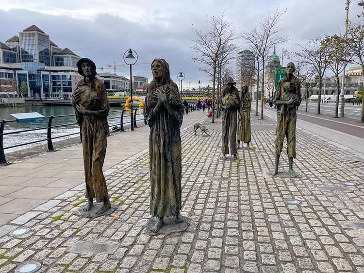 Esculturas del hambre (Famine figures) - Dublín